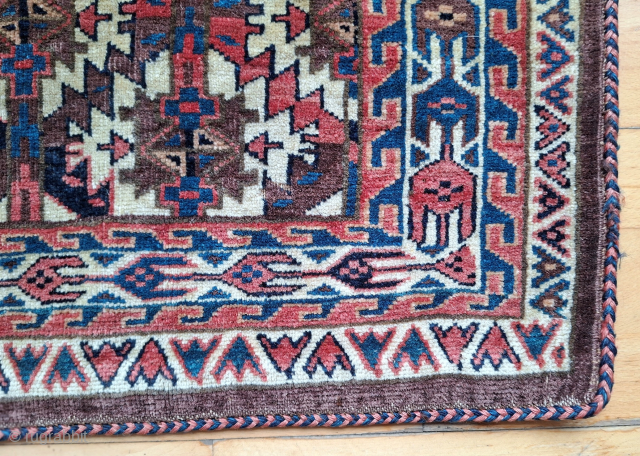 Yomud asmalik, ca. 1890-1900, very good condition (small 1x1cm repair), hanging and selvedge cord intact, good dyes, ca. 76x116 cm. A decent piece, clean, ready to go on display.
Email: Frank-Martin-Diehr@skymail.de   