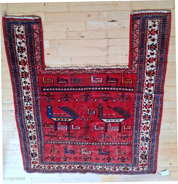 Luri gabbeh horse cover, good condition, very graphic presence, colours typical of the late 60s/early 70s. Great find, great gift for a horsey home.
Shipping, at cost, from Germany: Frank-Martin-Diehr@skymail.de