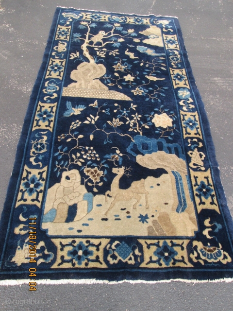 Antique Peking Chinese rug.

size 3'6''x6'10''. condition great no problem.                        