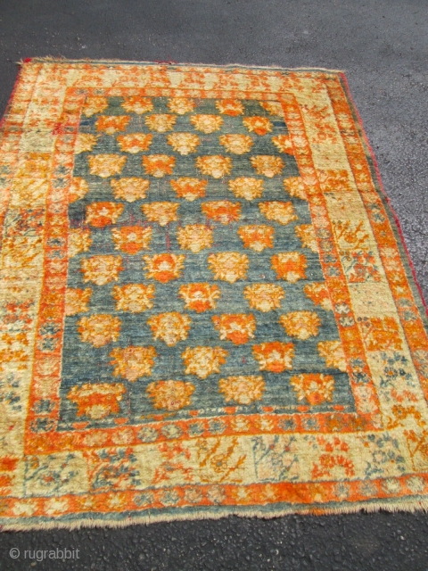 Antique  Turkish Angora Oushak  rug.


size 4'x 5' condition very good .red wool foundation. good colors. circa 1900. very cute rug.           