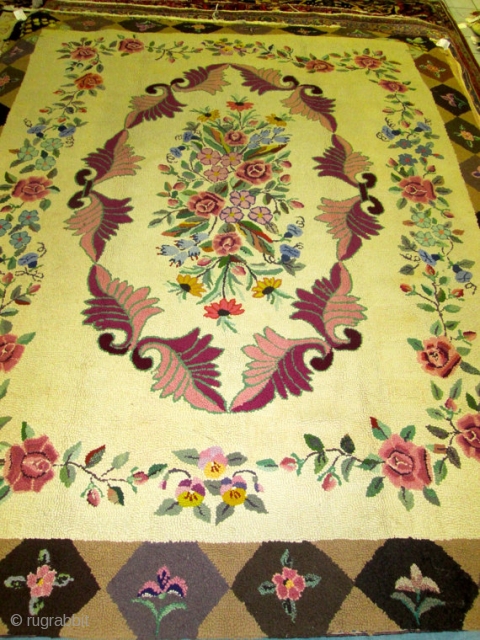 awesome Antique Amercan Hooked  Rug.

size 8'x10'7''.                          