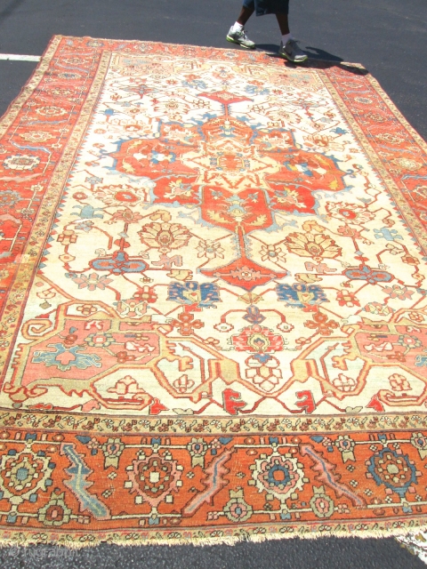 Antique Serapi .

Size 8'10x13' Circa 1880.                           