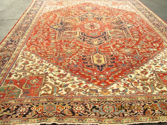 Antique Persian Heriz.

size 11'3''x14'3''.                             