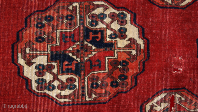 18th century Salor main carpet fragment.
size 40x37                          