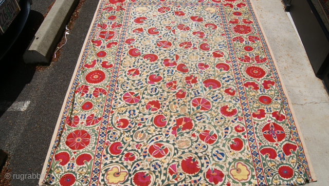  beautiful fragment suznai 19th century very nice design and colors.
size 5x7.                     