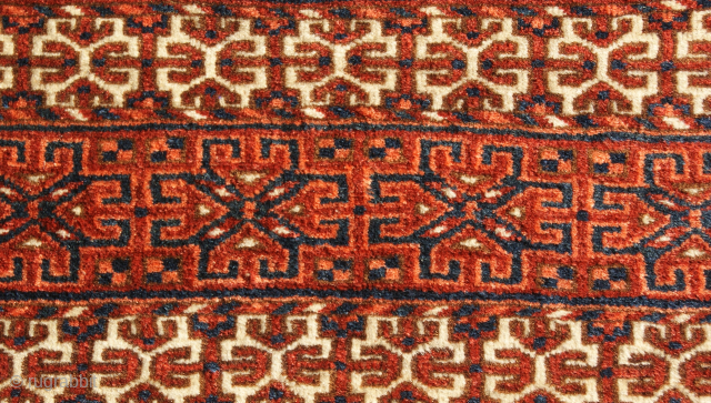 Last quarter 19th century Tekke Ensi very good condition and natural colors.
size 3.11x4.9                    