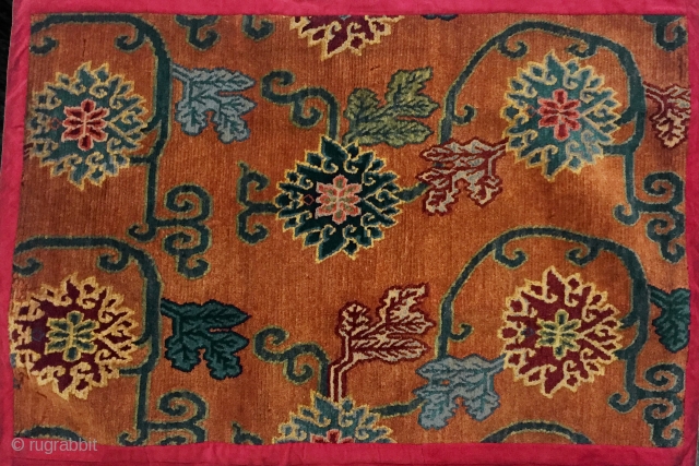 Tibetan rug
early 20th century
0,60 m x 0,84 m
                         