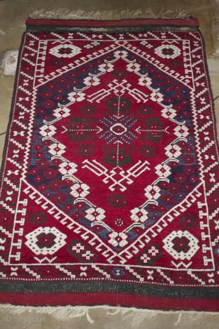 19th cent. Anatolian "Kis" Bergama.  Size: 5' x 3'.  Apron intact top and bottom.  Excellent condition.  Unused.
Oxidaiton.  Traditional wedding rug.        