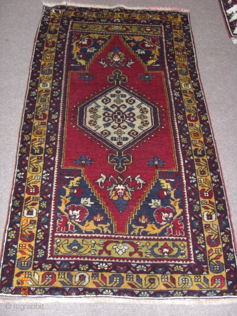 OLD YAHYALI CEYREK
Stock no:C1042-2000 Quality:Wool&Wool Origin:YAHYALI Size:84X155 cm This authentic handwoven Anatolian carpet is produced by %100 vegetable natural dyes. All our carpets could be delivered to your door step all over  ...