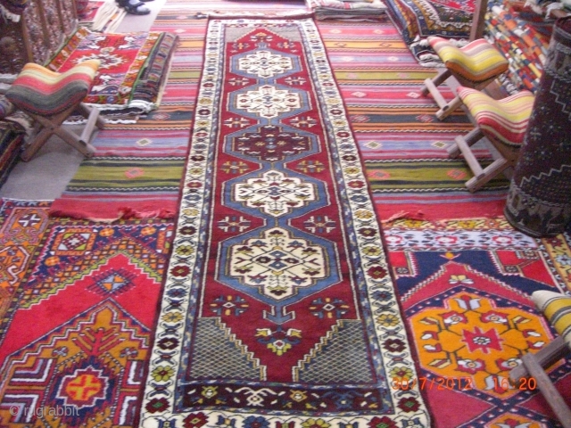 rugrabbit note: Please remember that all items listed should be antique. Thanks!


Stock no:R1005/6000 Quality:Wool&Wool Origin:YAHYALI Size:71X324 CM 
This authentic handwoven Anatolian carpet is produced by %100 vegetable natural dyes. All our carpets  ...