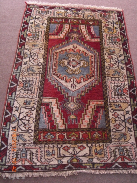 Stock no:	C1002-1750	
Quality:	WOOL&WOOL	
Origin:	YAHYALI	
Size:	84x134 CM		
NOTE:	OLD-SEMI ANTIQUE	
                             