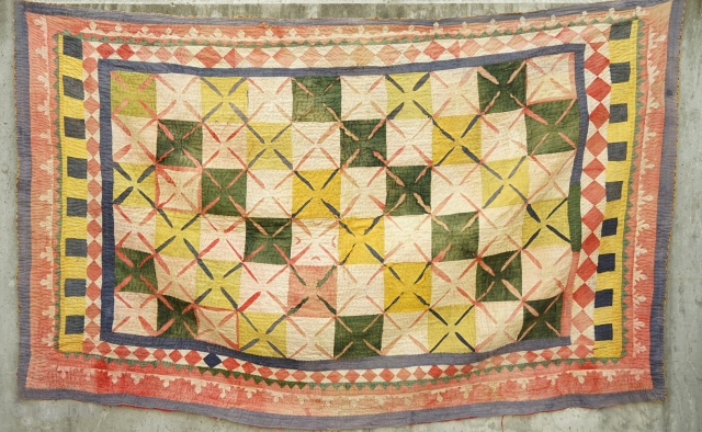 Vintage ralli quilt with delicate embroidery on backside. Please feel free to ask further information and photos. Size 121x200cm No.1443

The price doesn't include transportation fee.
Further information, please feel free to ask.  