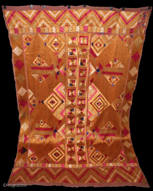 Sarpallu Phulkari from East (Punjab)India called As Sarpallu(Patang Design).Proper Shahkot Moga District of Punjab India.One of the rare design in Indian Phulkari.(DSL01660).           