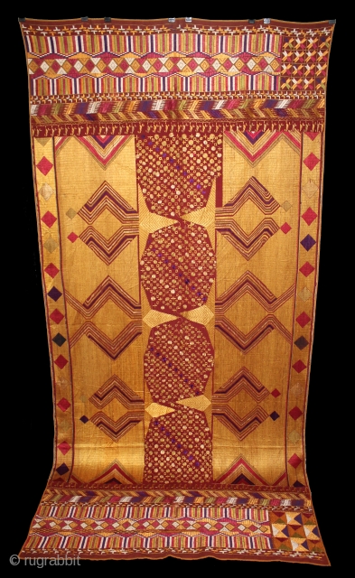Sarpallu Phulkari From East(Punjab)India called As Sarpallu(Patang Design).Proper Samalsar, kotkapura of Punjab India.Floss Silk on Hand Spun Cotton khaddar Cloth.(DSL03220).             
