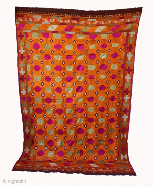 Vintage Bagh from East india punjab phulkari Motif of stylised Gobhi (Cauliflower) in Yellow and Multi Colour Extremely fine specimen of a Bagh East punjab.(DSE00405)        