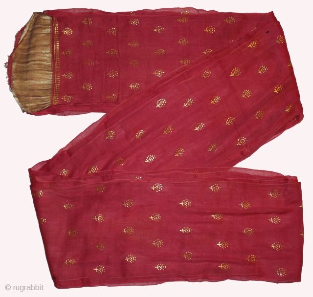 Turban cloth like in cotton. Gold work with Block Printing. Red is popular with Royals family Rajasthan India.Length 15 to 18 miter.(DSE00510).           