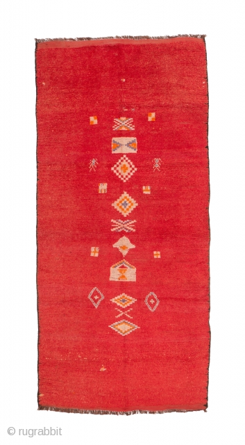 tm 2036, Oulad bou Sbaa (the sons of the lion....) pile rug, central Haouz plains, Morocco, 1960s, 330 x 155 cm (10' 10'' x 5' 2''). www.berber-arts.com      