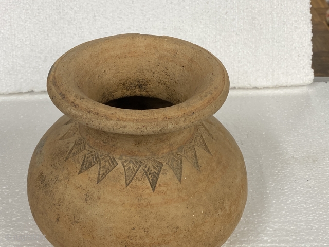 Bang Chaing Vessel, ca. 1st Millennium BCE, Bronze Age; height: 6 3/4” / 17.1 cm;

Opening diameter: 5 1/2” / 14 cm.; maximum diameter: 7” / 18 cm.

Purchased at Legitimate Educational Institution Auction-

Tan  ...