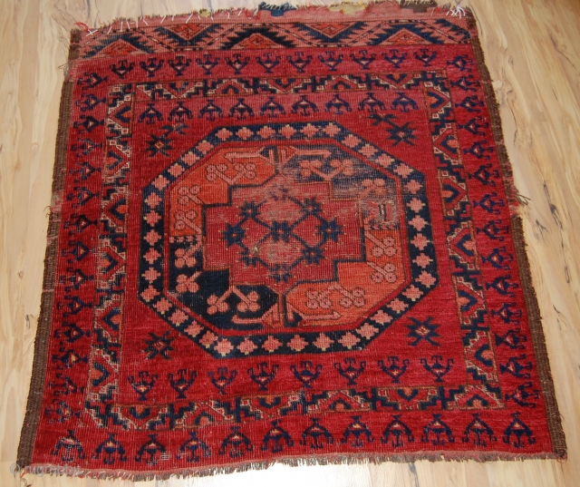 Ersari rug. 92x98cm. End of 19th century.                          