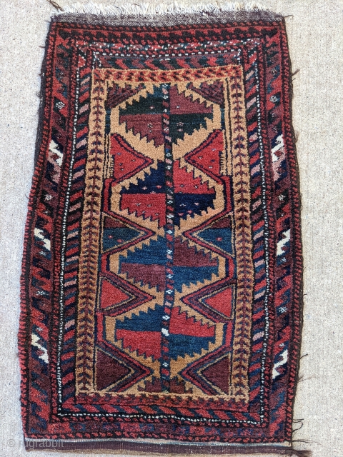 Antique Baluch bag with complete back, great condition. 1'9" x 2'11".

                      