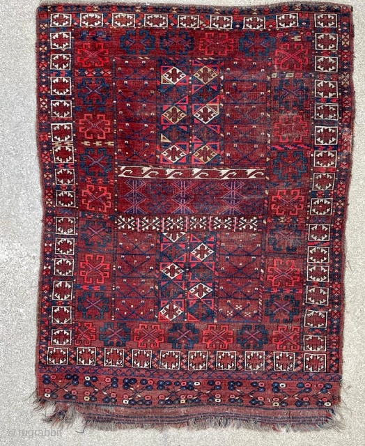 19th century Ersari Turkmen ensi. It has many interesting and nice motifs. Low pile in a few areas, no holes. Beautiful dyes.

4'4" x 5'10"
         