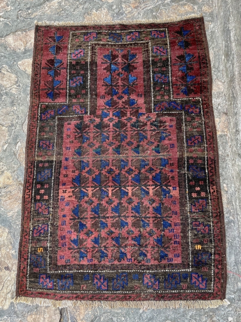 Antique Baluch prayer rug with a few rows of dark and light green. Good old piece.

2'10" x 4'2"               