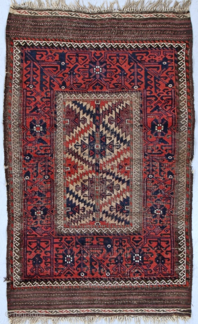 Antique Baluch rug or wide and nicely drawn border and small picture frame field. Complete kilim ends.

3'6" x 5'8" or 107 x 173cm
          