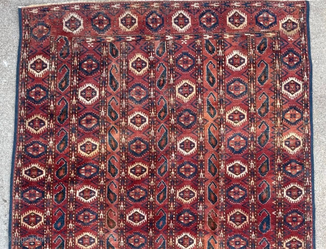 19th century Ersari Beshir rug with alternating bands design. A complete piece. 4'0" x 7'10 or 122 x 239cm              