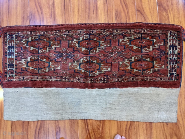 Antique 6 gul Tekke torba. 1'3" x 3'5" or 39 x 105cm. Fine knots.

Cheers.                   