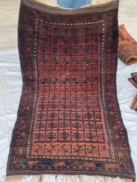 Nice old Baluch rug with wonderful abrash and good pile. 3"2" x 5'3" or 96 x 160cm                