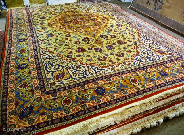 Kermanshah carpet / Iran 
in top original condition

Size: 5.90 x 3.60m (19.35 x 11.81 ft.)

This carpet is seldom in design and quality. Very fine 
knodding. There are no thin areas. Carpet Needs  ...