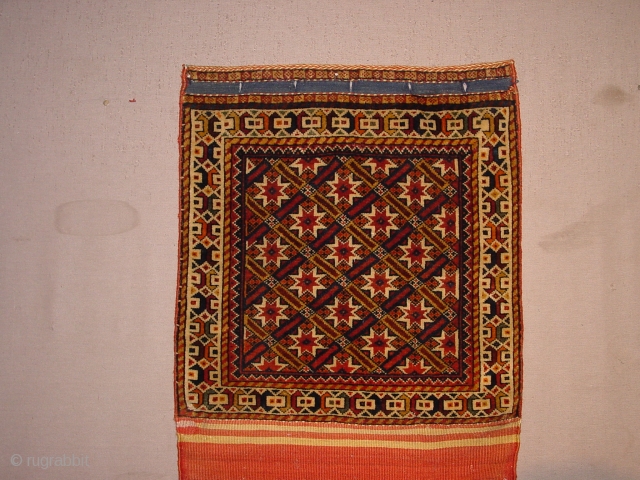 wonderful fine antique complete Qhashqay bag, with fine red woollen weft and complete closing sysytem, original kelim back, great even pile, great natural colors,no stains, no holes
the whole measures 55x110cm
1.8x3.7ft   