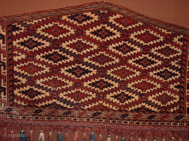 great antique asmalyk in great condition wonderful colors, great tassels, clean, no stains, no repairs

120x62cm
4x2.1ft                  