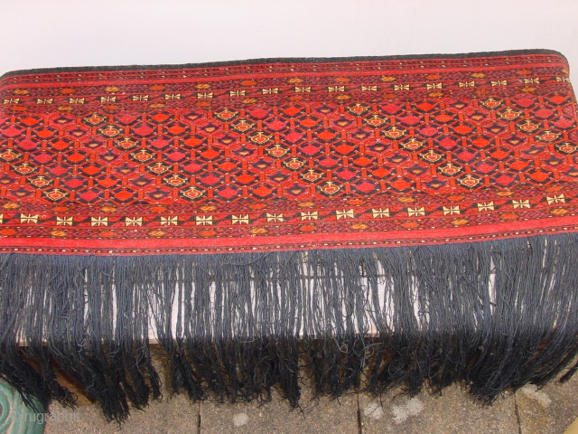 wonderful fineness! Great natural colors, very, very minor few knots mothbite, no holes, no stains, great pile

120x35cm
4x1.2ft without the long fringes            