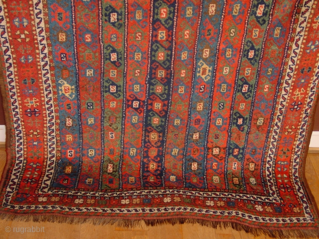 wondeful condition, great natural colors, great pile, headends professionale secured and complete, tibal kurd
not perfectly rectangular, flat laying, no repairs, no stains
great size 140x250cm
4.7x8.3ft         