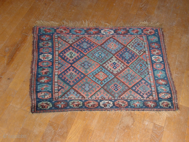 wonderful, mighty large jaff kurd bagface, superbe natural colors, one very tiny hole, no stains
100x73cm  3.3x2.4ft without the fringes             