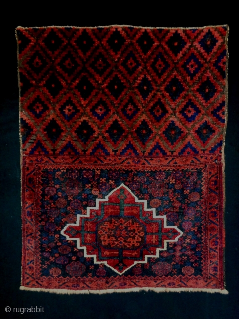 Memluk Gul Baluch
Size: 81x104cm (2.7x3.5ft)
Natural colors, made in circa 1910                       