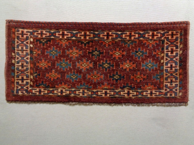 Turkmen Torba
Size: 74x23cm
Natural colors (except the weft at the top headend is not natural), made in circa 1910               