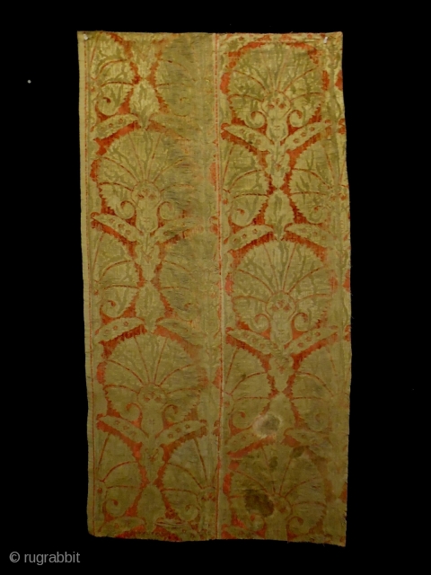 17th Century Ottoman Velvet Fragment
Size: 66x126cm (2.2x4.2ft)
Natural colors                         