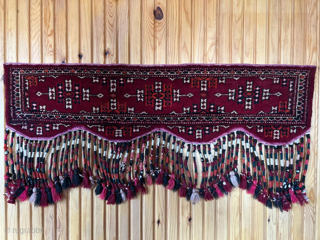 TURKMEN WINDOW SLAB
1930s-40s
HEIGHT 25CM WITHOUT TASSELS 42CM WITH TASSELS
WIDTH 98CM
SHIPPING INCLUDED
gunduzhali88@gmail.com                      