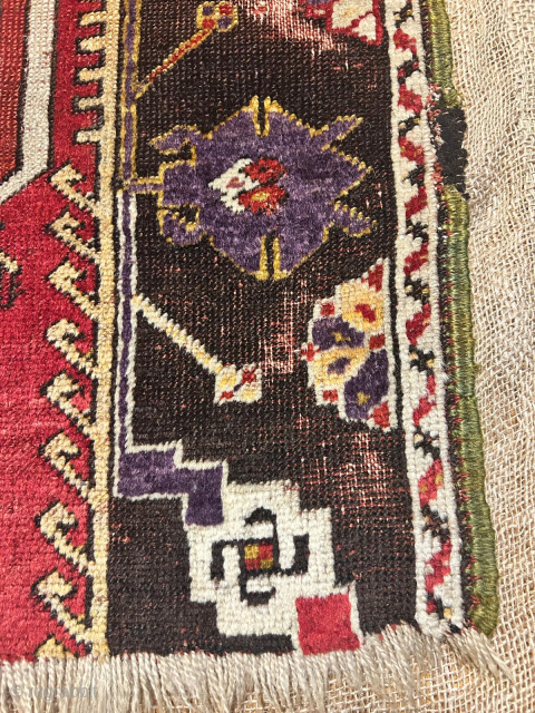 Kazak Fragment
1880 year
2 pieces with swastika motifs
Width 58 cm - height 65 cm
Shipping included

gunduzhali88@gmail.com                   