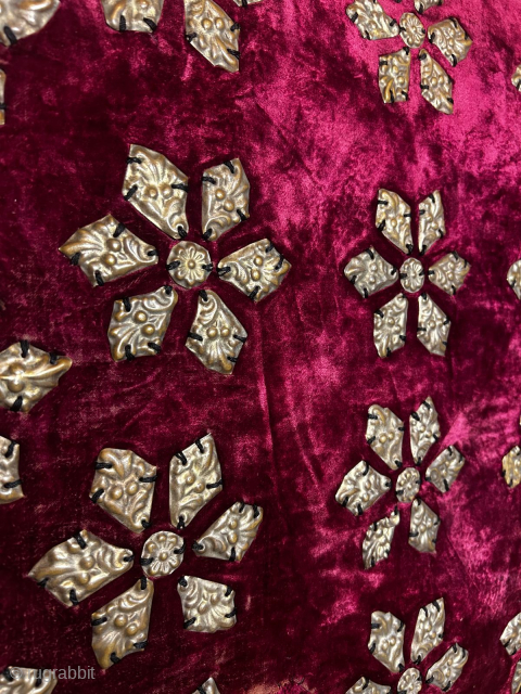 Ethnic Yazidi Textiles
Metal Motif Embroidery
Before 1900
Width 59 cm - Height 95 cm
Shipping İncluded
gunduzhali88@gmail.com                    