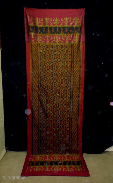 Indonesian Silk Textile
Size: 99x299cm (3.3x10.0ft)
                            