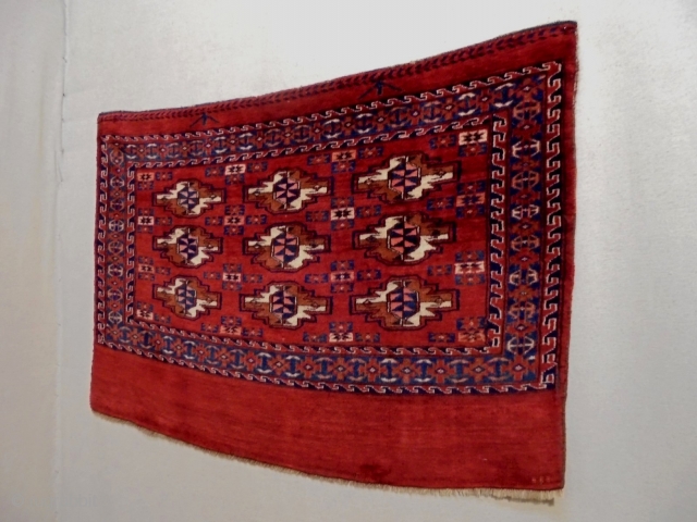 19th Century Very Fine Youmuth Cuval
Size: 112x78cm
Natural colors, supple, very good wool quality                    