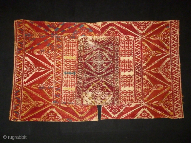 1850/70 Ottoman Greece Textile
Size: 75x44cm (2.5x1.5ft)
The thread used for the embroidered is silk                    