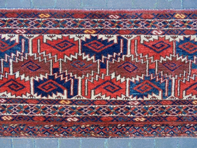 Fine Universal Turkmen Penjerelik
Size: 153x34cm
Made in period 1910/20                         