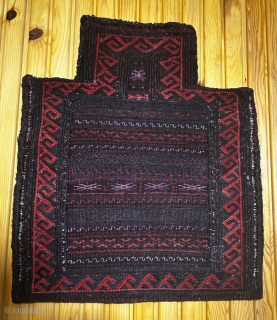 Sumak Teknik
Belüç Namakdan Salt Bag
Good Condition
Weight 40 cm
Height 48 cm
Shipping included
gunduzhali88@gmail.com                      