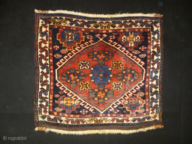 Qasqhay Bagface
Size: 64x56cm (2.1x1.9ft)
natural colors, circa 80-90 years old                        