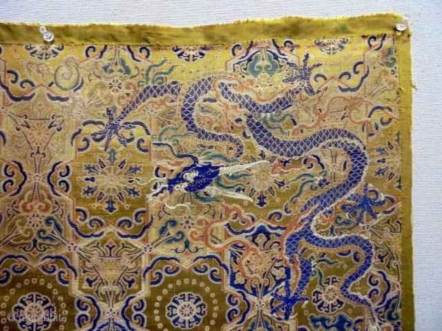 18th Century Chinese Textile Fragment
Size: 62x50cm
Natural colors, gold thread                        