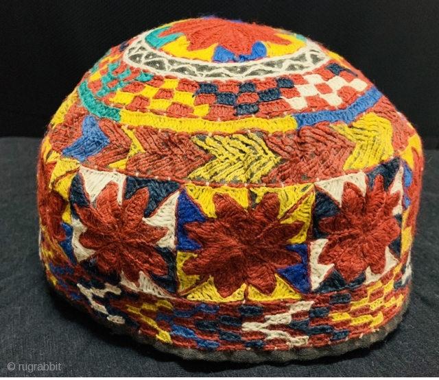 A fully embroidered hat from Central Asia 1880 circa,Diameter 25cm                       